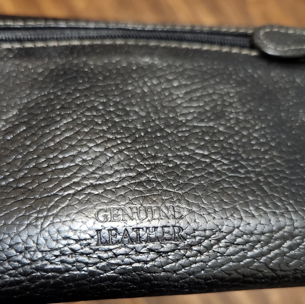GIANI BERNINI Black Leather Tri-Fold Wallet EUC